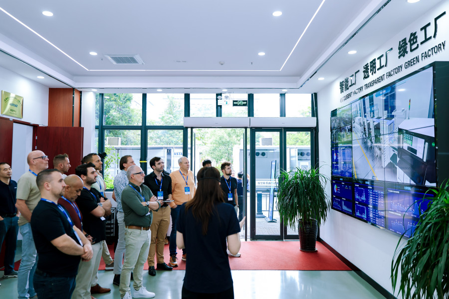 1761704323641739lrD1.jpg R3JM2467.jpg