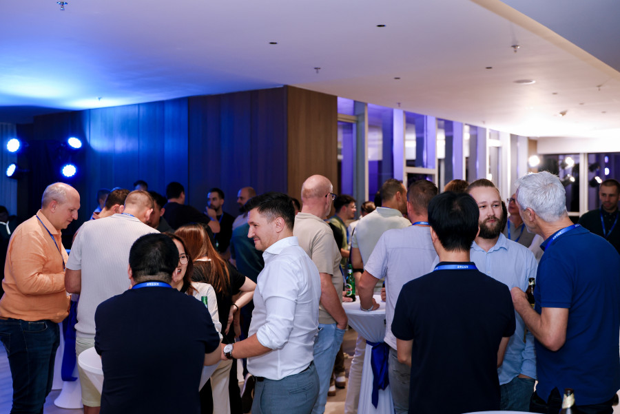 1761704765321163a0RK.jpg R5JM3427.jpg